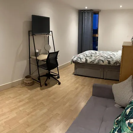 Large Room And Private Bathroom Londres Extérieur photo